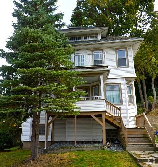 Building Photo - 14 Breck Ave Unit 2 Rental