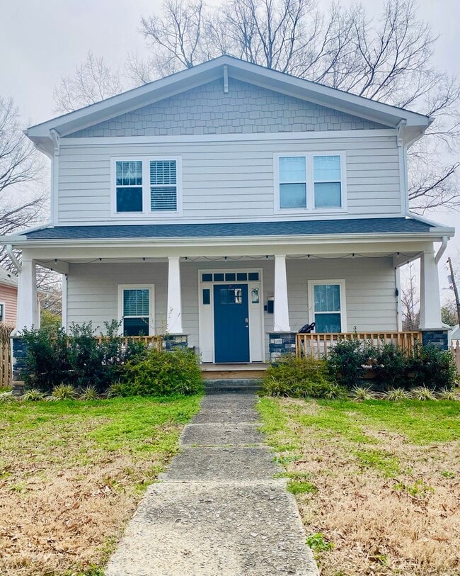 Building Photo - Spectacular 4Bed/3Bath Minutes to Duke with Fenced In Yard