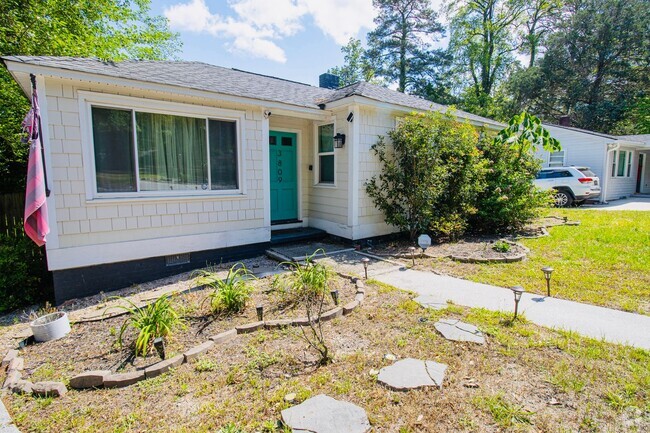 Building Photo - Adorable 3BR Rosewood Rental with Dreamy P...
