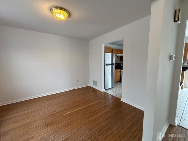 Photo - 921 Walnut St