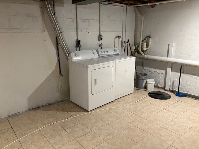 Photo - 553 French Rd