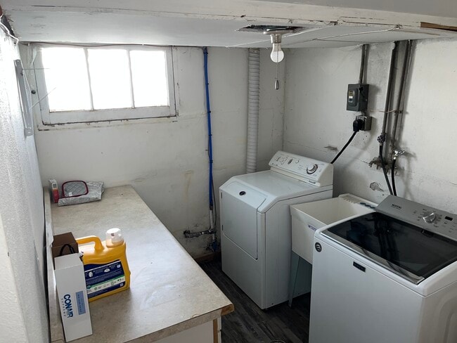 Photo - 502.5 Gladstone