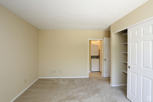 Bedroom - Colony West Apartments