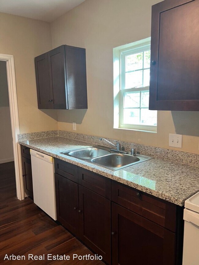 Photo - 3 br, 1 bath House - 937 13th St