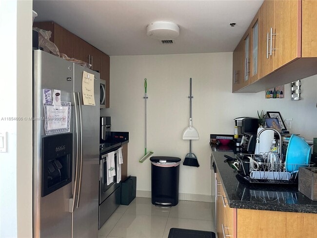 Building Photo - 601 NE 23rd St Unit 1402 Rental
