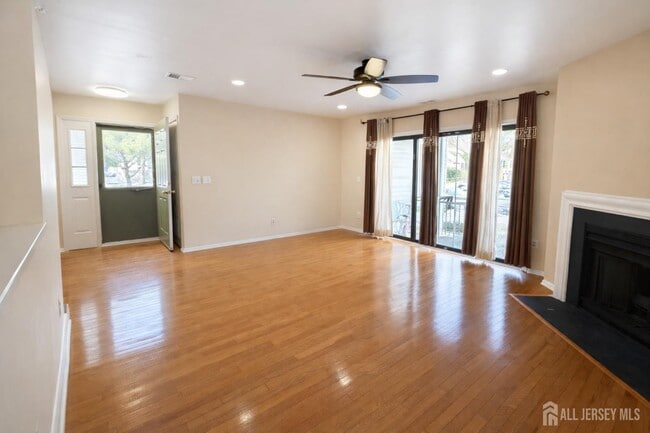 Photo - 1413 Pebble Pl