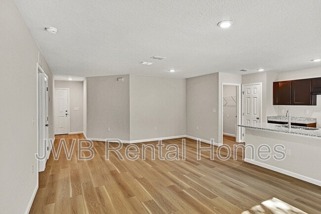 Photo - 5938 Moncrief Rd W