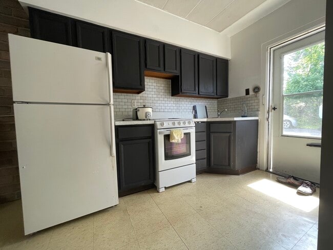 Photo - 469 Crawford Ave Unit 4