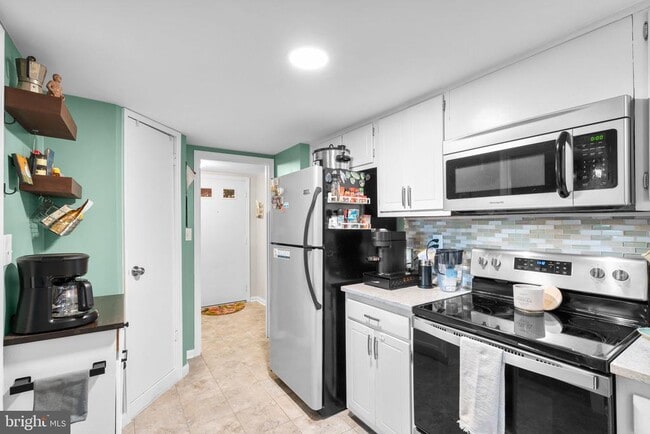 Photo - 702 Hemlock Ct