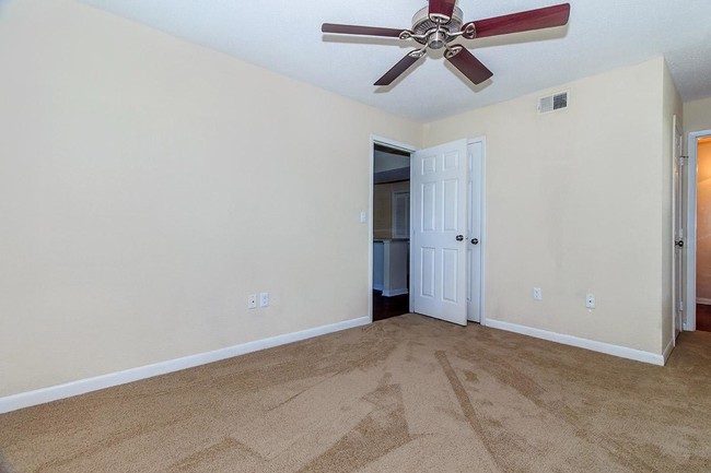 Vista 1 de la habitación principal - Coachman Club Apartments