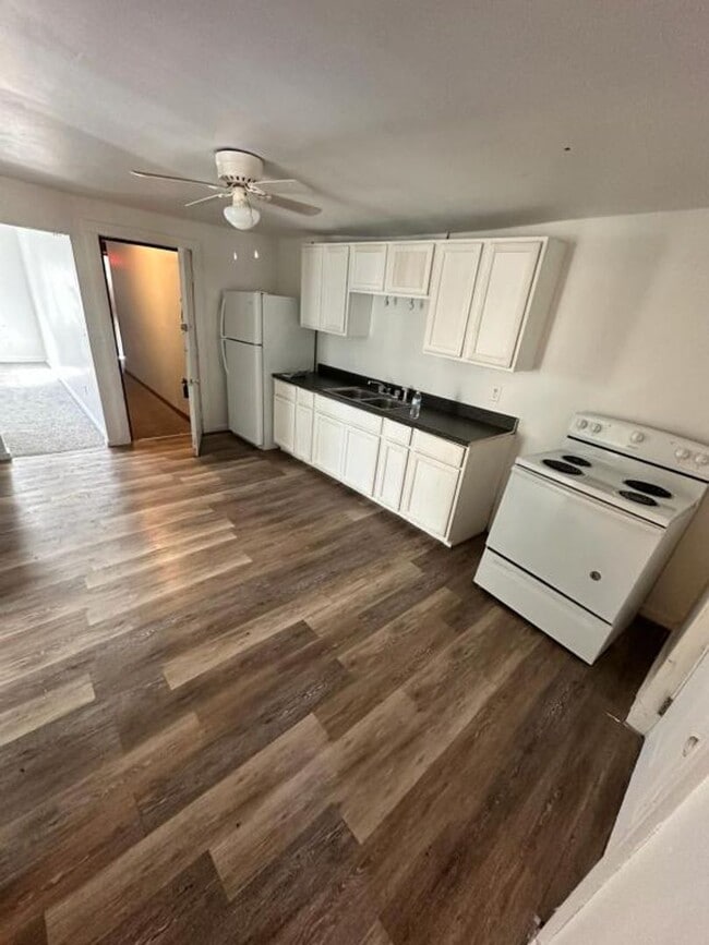 Photo - 14-16 bridge ct hardwick Unit 14A CT