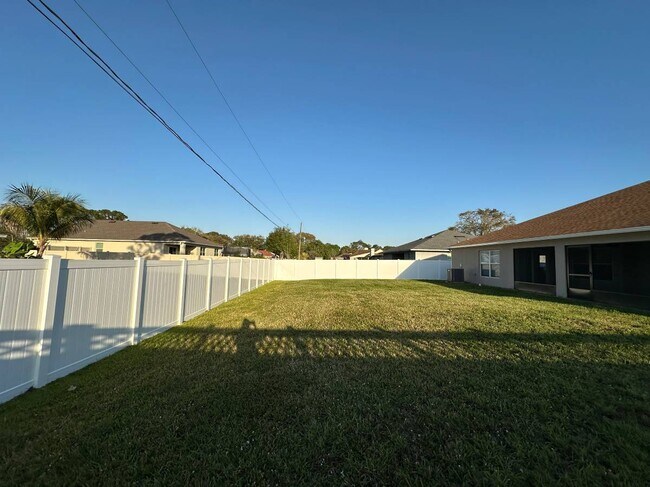 Photo - 1535 Heartwellville St NW