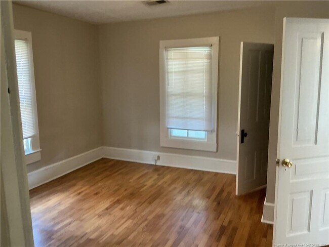 120 W Elwood Ave