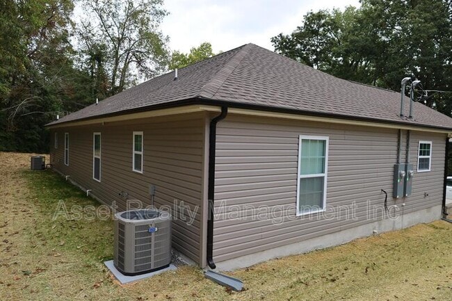 Photo - 159 Wade Ln