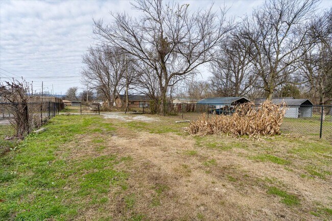 Photo - 555 Dodson Ave