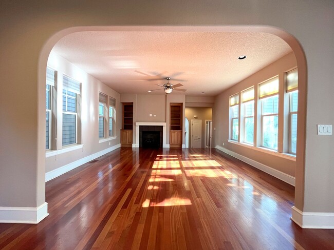 Photo - Stunning Corner Home in King City with Washer/Dryer Included, Private Courtyard!