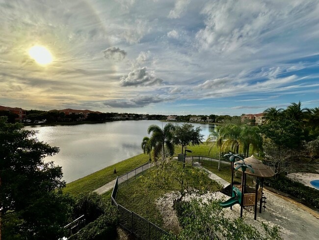 Building Photo - 4600 SW 160th Ave Unit 639