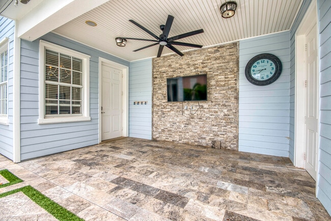 Photo - 240 Poinciana Dr