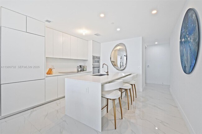 Photo - 700 NE 24th St Unit 505