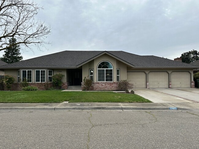 1780 Paddock Ln