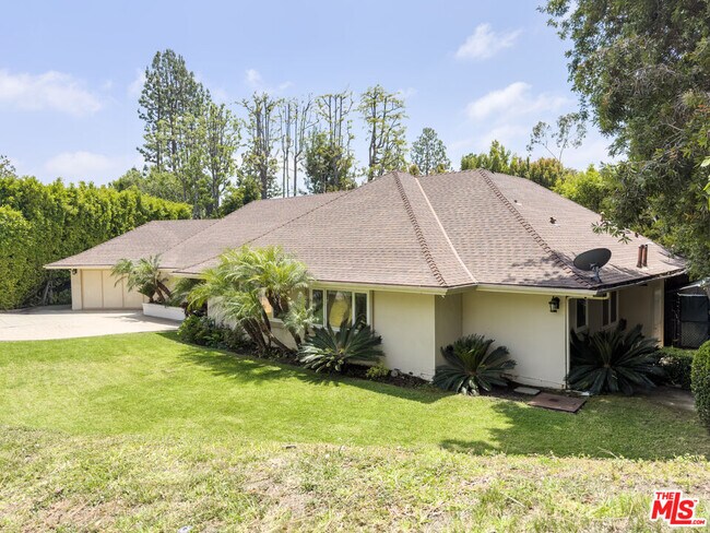 Photo - 1094 Garden Ln