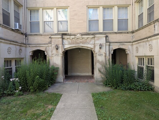 Building Photo - 6705 N Greenview Ave Unit 3C Rental