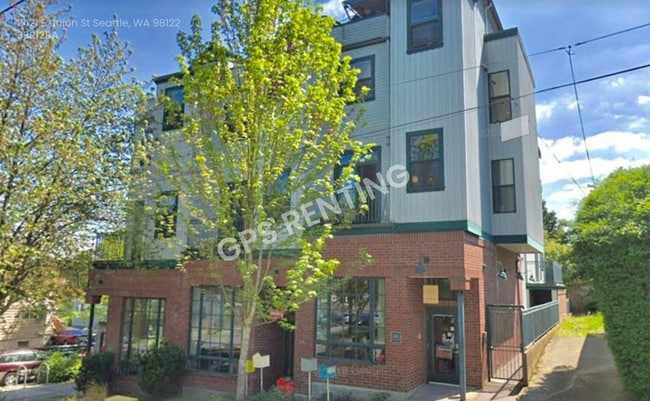Building Photo - 2421 E Union St