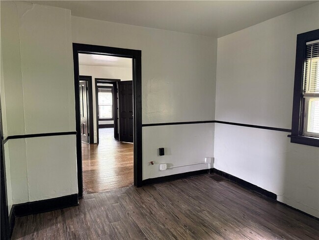 Photo - 865-869-869 Clifford Ave