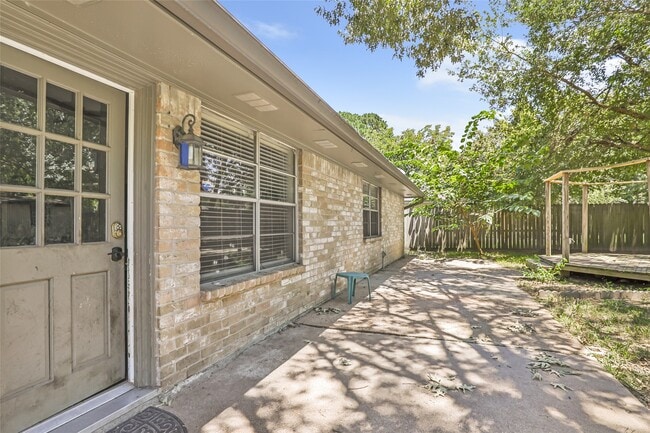 Photo - 2414 Chanay Ln