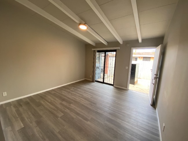 Photo - 2916 W Century Blvd Unidad 2