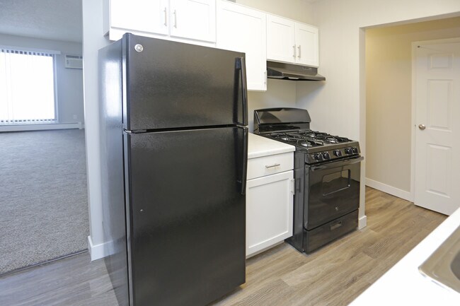 2BR, 1BA - 1,000 SF