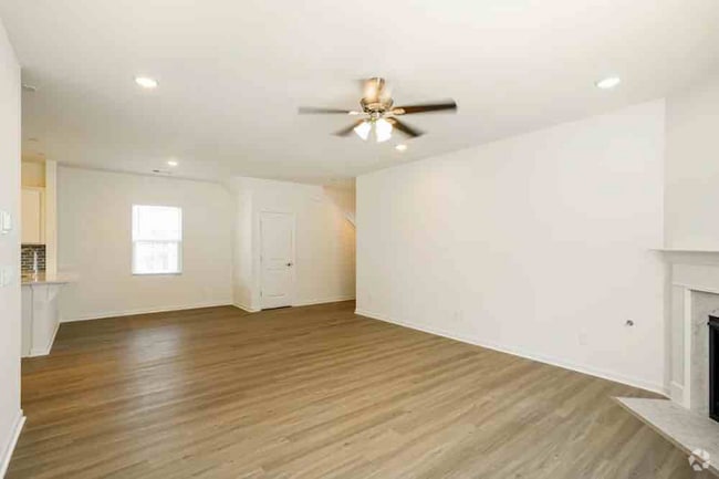 Building Photo - 445 Brook Ave Rental