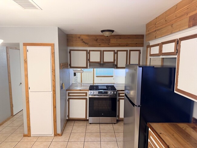 Photo - 663 Duke Ave