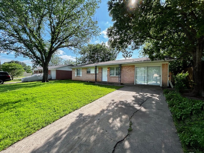 Building Photo - 3805 Atlas Dr