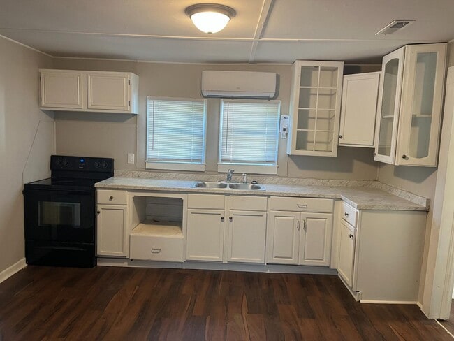 Photo - 910 Richardson Ave