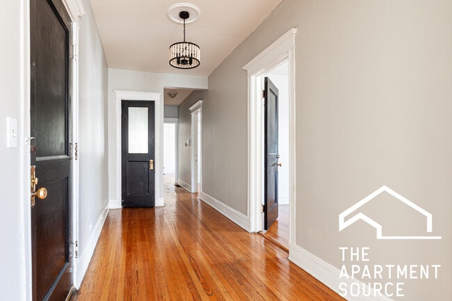 Photo - 900 W Belle Plaine Ave Unit 1