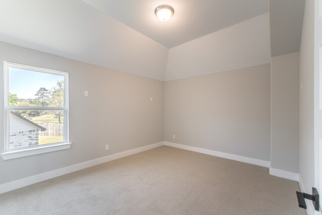 Building Photo - 2016 Woodland Park Ct