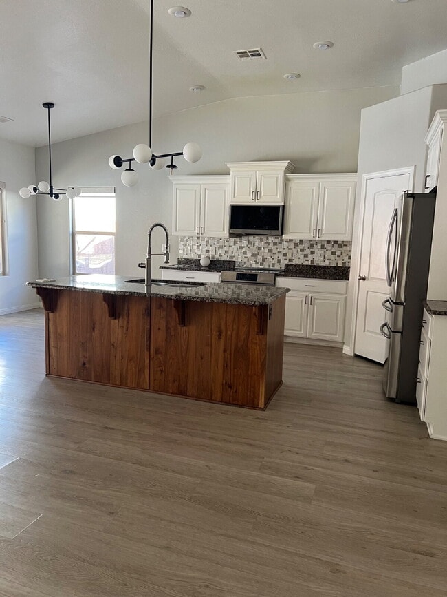 Photo - "Spacious 5-Bedroom Oasis with 3 Full Baths in Beautiful St. George – 2,998 Sq. Ft. of Comfort!"