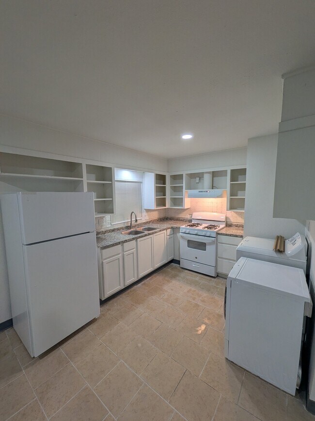 1726 E Dartmouth St Unit B