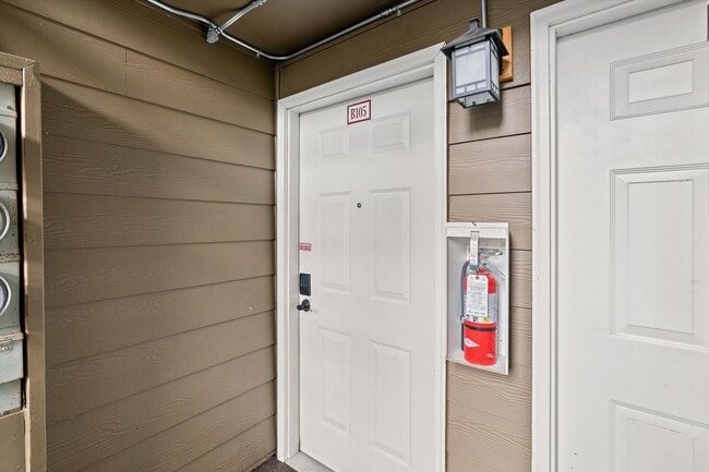 Photo - Spacious 2-bed 2-bath condo in Everett