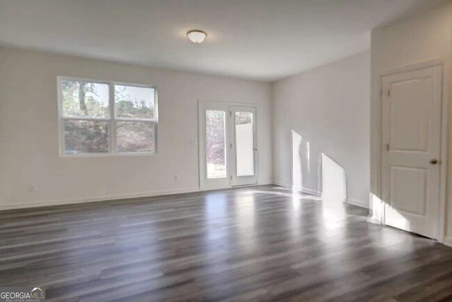 Photo - 3180 Delancy St