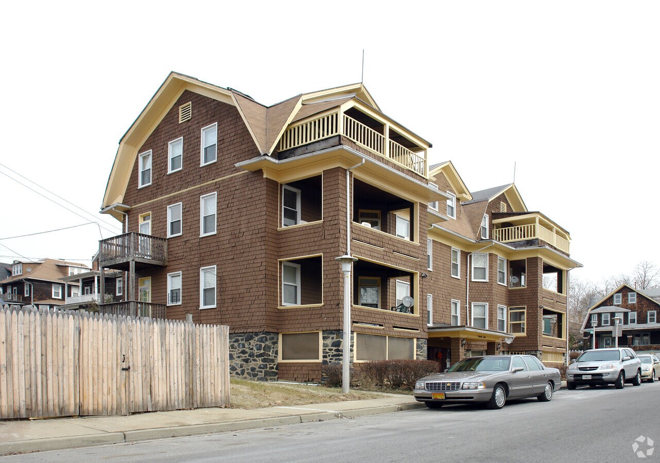 Photo - Roslyn Apartments