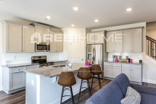 236 Aurora Ln