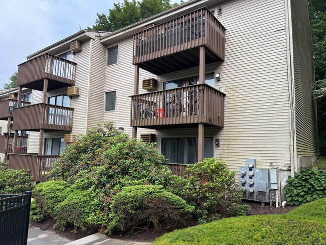 Building Photo - 38 Padanaram Ave Unit 24 Rental