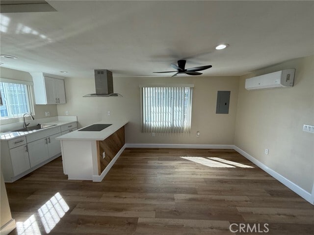 Photo - 735 N Bush St