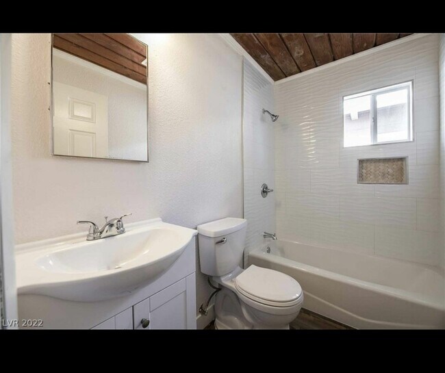 Photo - 2020 Poplar Ave