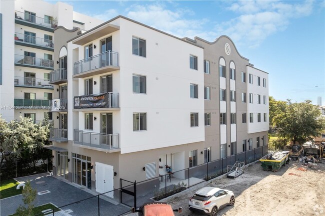 Building Photo - 650 SW 1st St Unit 203