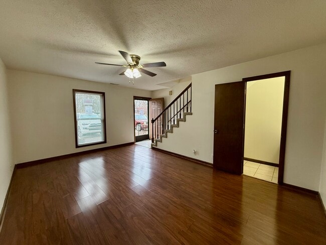 Sala de estar - 110 Elleta Ave