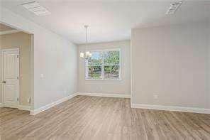 Photo - 1858 Belmore St SE