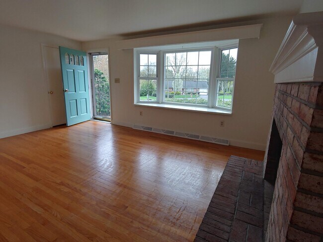 Photo - 325 Fairview Dr